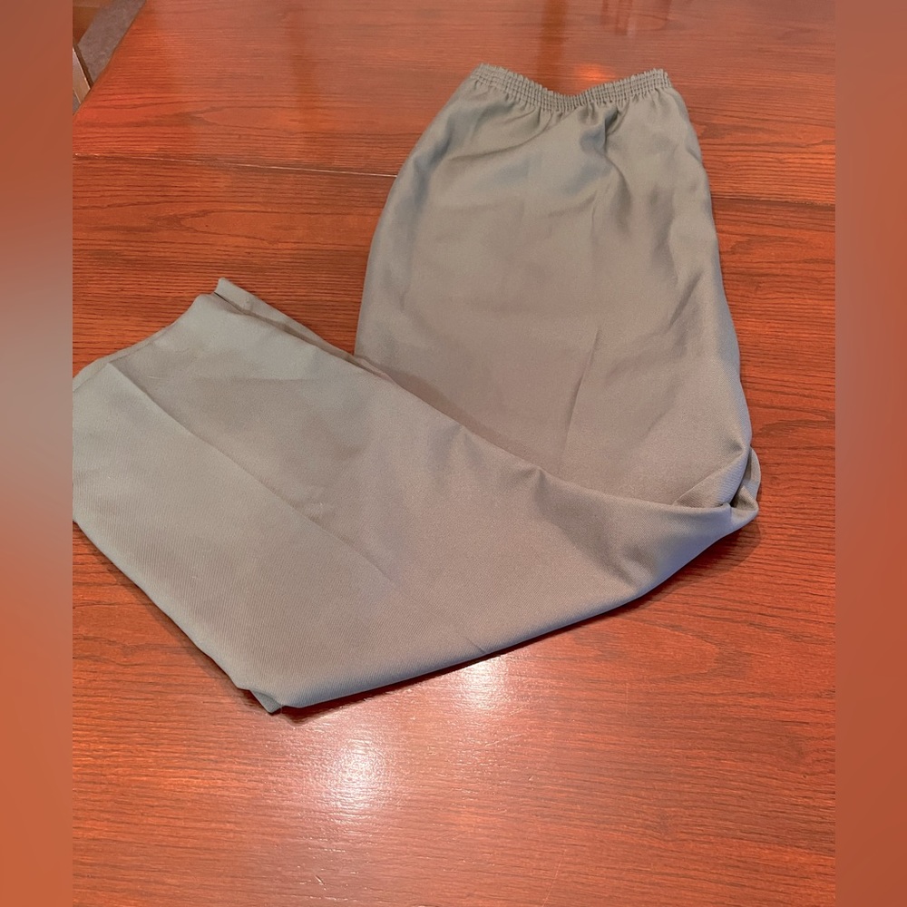 NWOT green pants 2X